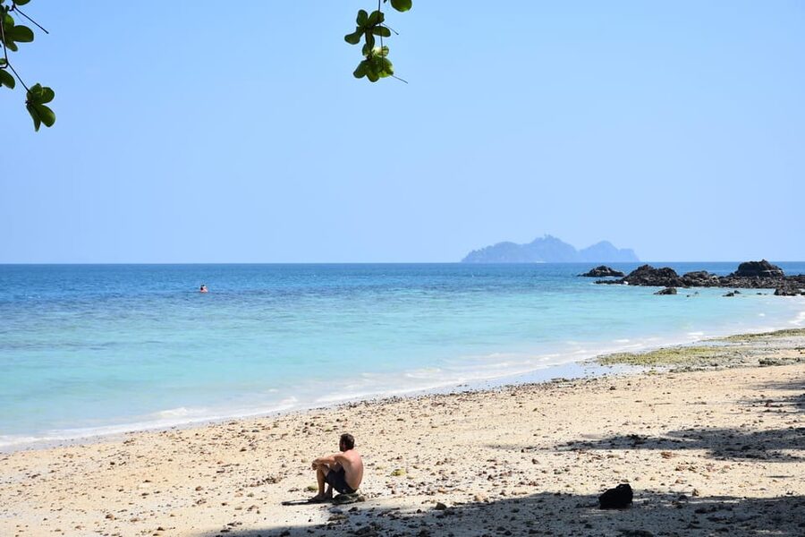 Koh Lanta: 4 Islands and Emerald Cave Tour by Longtail Boat - The long-tail boat is part of the deal