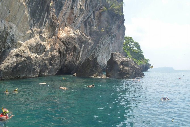 Koh Lanta: 4 Islands Tour by Speedboat with Snorkeling - Koh Ngai and the final swim