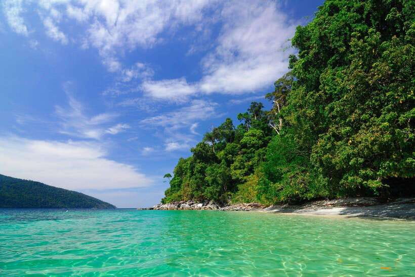 Koh Lipe: 5 Island Snorkeling Trip by Longtail Boat w/ Lunch - The longtail boat ride and group size