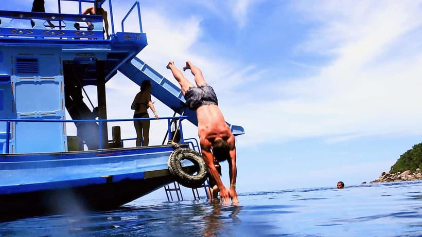 Koh Tao: Underwater Gems, Island Hopping & Snorkel Adventure - Leaving Mae Haad Pier on a traditional cutter