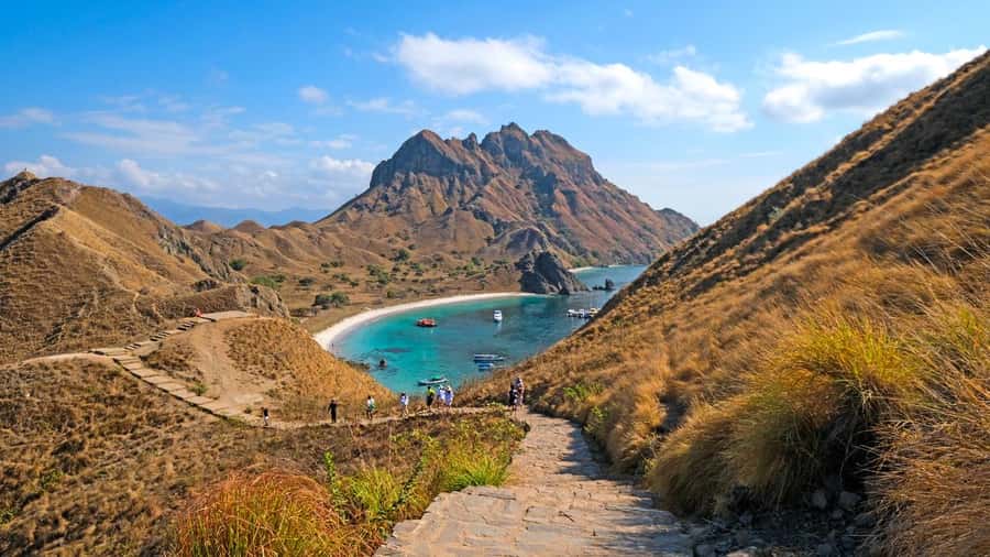Komodo Island: Komodo Dragons & Islands Day Tour - Padar Island gives you the best first view