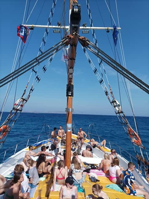 Kos: 3-Island Cruise with Lunch and Hotel Transfer - Lunch on board and the bar