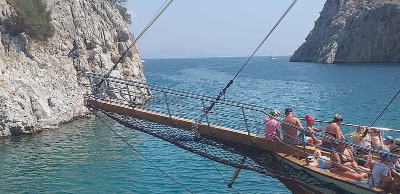 Kos: 3-Island Cruise with Lunch, Swimming and Audio Guide - Kalymnos: sponges, Vathy, and a taste of local life