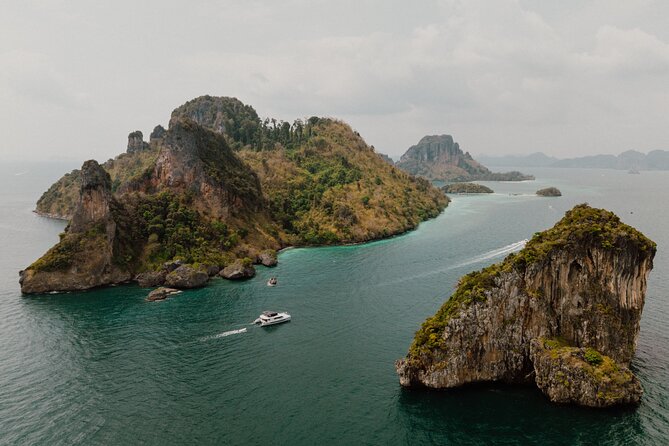 Krabi: 4 Island Luxury Yacht with Snorkelling & Clear Kayaking - Service, comfort, and the food on board