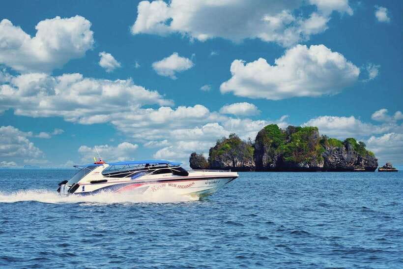 Krabi: 4-Island Speedboat Tour with Lunch - Walking the Thale Waek sandbar