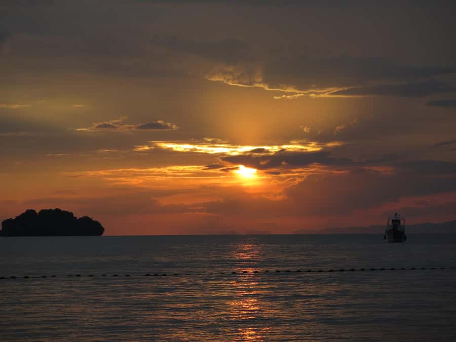 Krabi: 4 Island Sunset Small Group Tour with Night Snorkel - What the $112 price includes