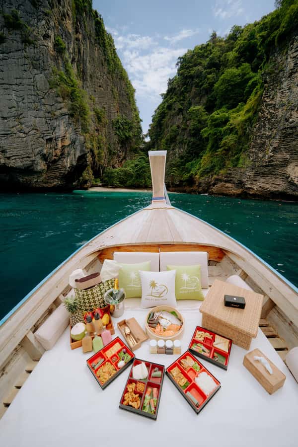Krabi: 4-Islands Luxury Longtail Boat Private Half Day Tour - Poda Island Brings the Picnic and Swim