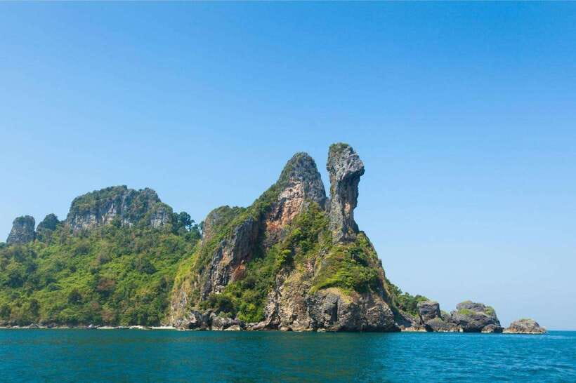 Krabi: 4 Islands Tour by Speedboat with Lunch and Snorkeling - Chicken Island: rock formation and reef time