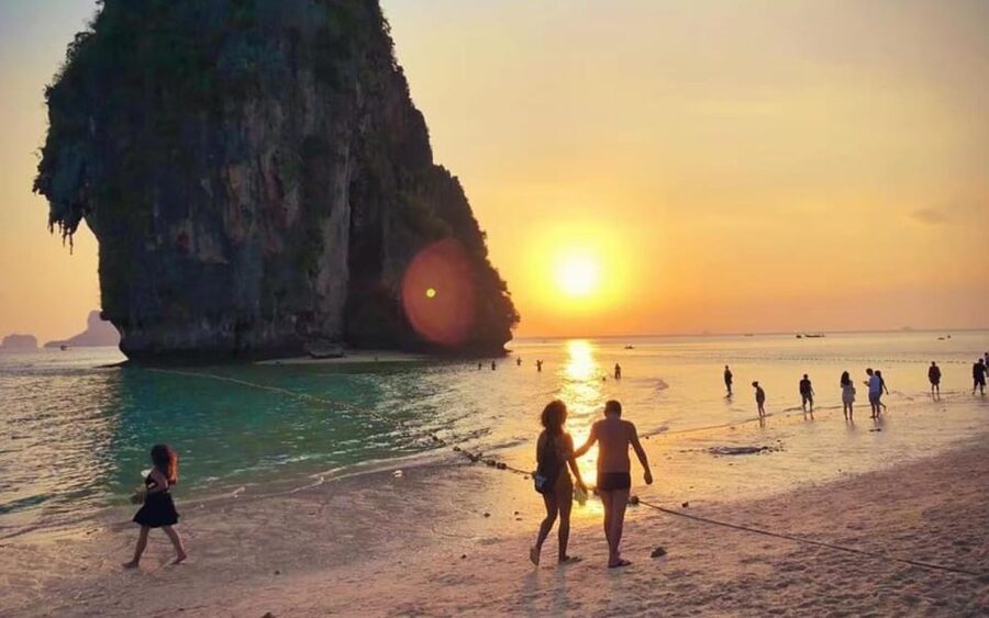Krabi: 7 Islands Sunset Hopping Cruise with BBQ & Plankton - The BBQ dinner is better than a token tour meal