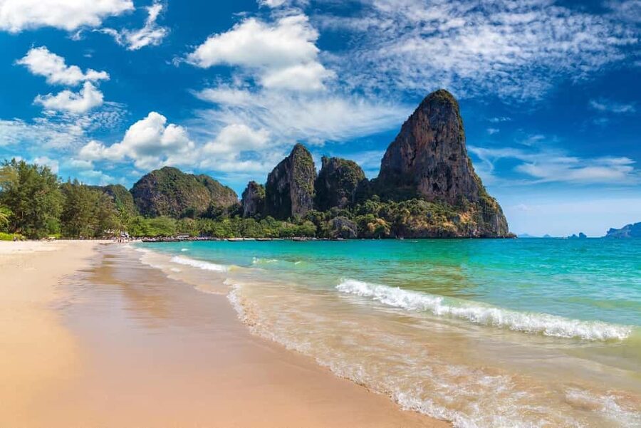 Krabi: Early Bird 4 Islands Snorkel Tour by Longtail Boat - Koh Poda gives you the longest beach break