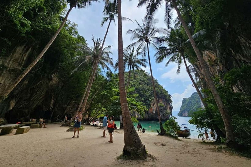 Krabi: Hong Island & 4 Islands Day Trip by Neptune Speedboat - Lao Ka brings the first snorkeling session