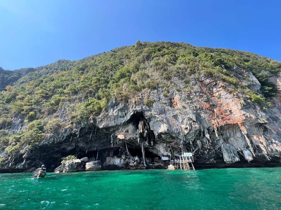 Krabi: Phi Phi & 4 Islands Sunset Tour by Speedboat - Guides, crew, and the practical details