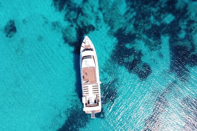 La Maddalena Archipelago Comfort Boat Tour - Spargi: granite rocks and the first swim