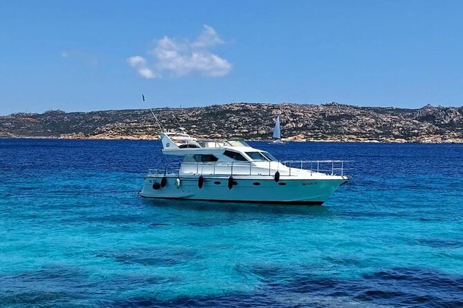 La Maddalena Archipelago Tour with Motorboat DC12 - Budelli and the Manto della Madonna