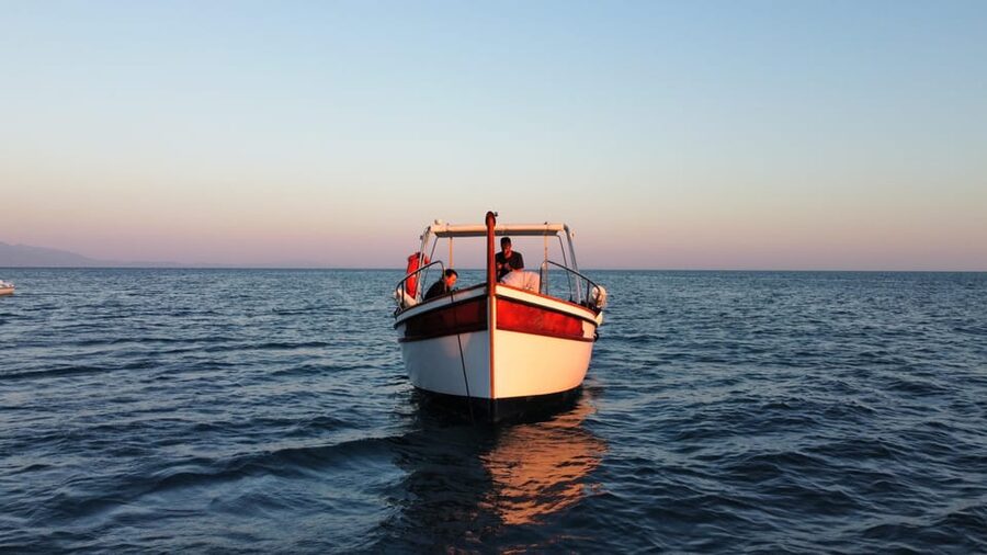 La Spezia: 3h Boat Tour Portovenere / Lerici / 3 Islands - Sailing toward Portovenere and San Pietro