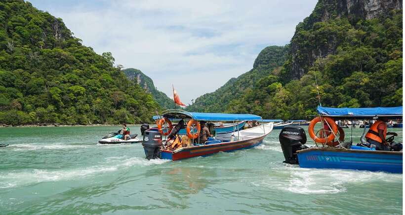 Langkawi: Island Hopping Tour - The eagle stop near Pulau Singa Besar