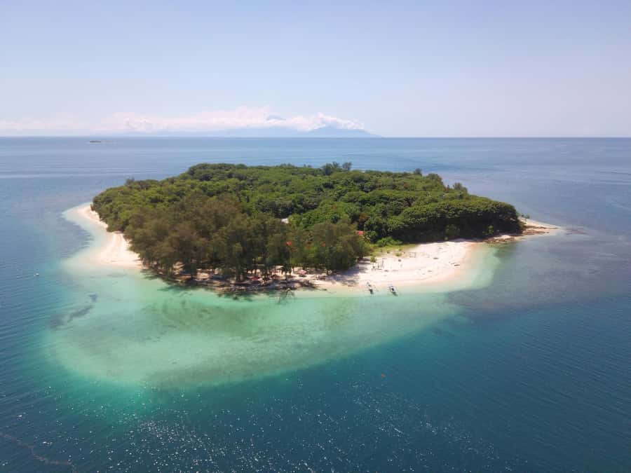 Lombok Secret Gili: Island Hopping & Snorkelling Trip - The guide and boat crew