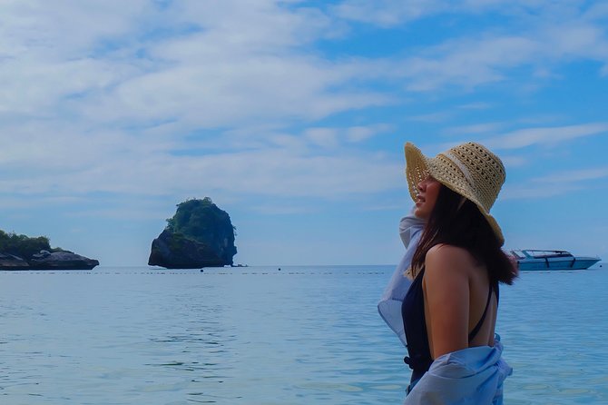 Longtail Boat Private Charter Tour to Krabi 4 Islands - Poda Island: the easiest place to settle into the day
