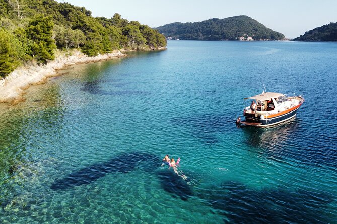 Luxury Elaphite Islands half day Cruise with lunch Apreamare - Leaving Gruž Port for the islands