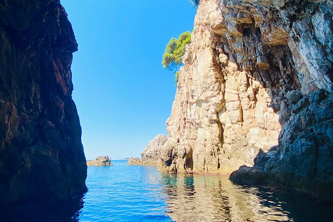 Luxury Private Boat Tour to Elaphiti Islands - Lopud lunch and the limits of onboard dining