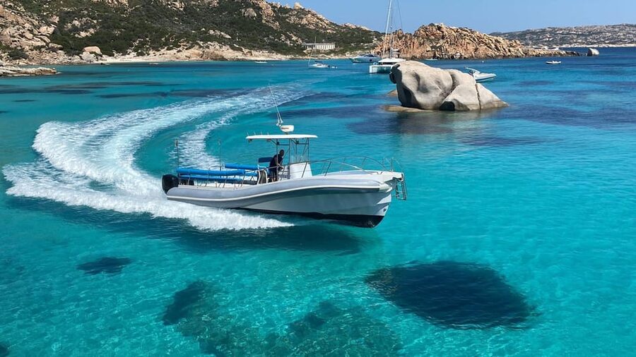 Maddalena archipelago - Why a dinghy works well in La Maddalena