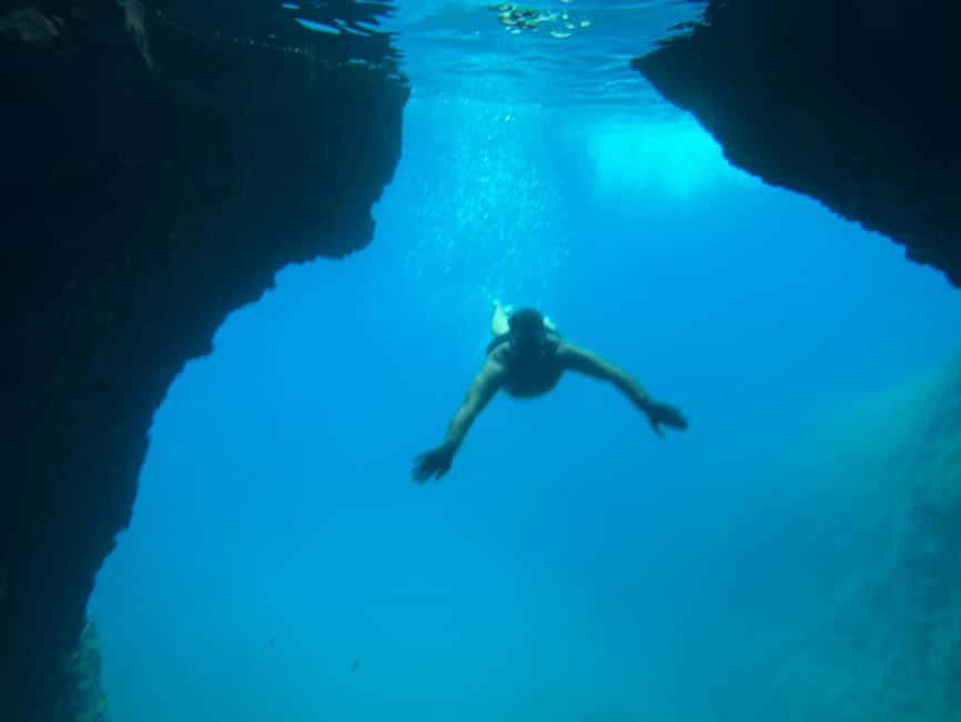 Makarska: 3 island, Cave, Cliffs, Jelsa, Lagoon, Golden Horn - Setting off from Makarska port