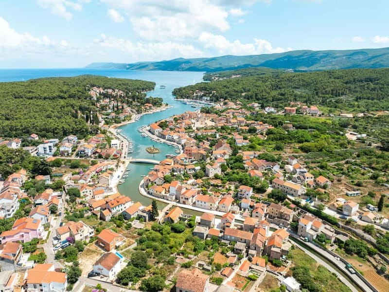 Makarska: 3-Island Speedboat Golden Horn & Blue Lagoon Tour - Vrboska brings a slower hour on Hvar