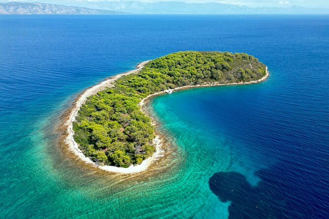 Makarska: 3-Island Speedboat Tour with Cave and Blue Lagoon - Pokrivenik and the small blue cave