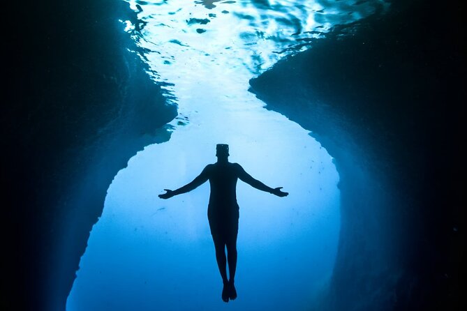 Makarska: 3 Island Speedboat Tour with Little Blue Cave & Lagoon - Pokrivenik Bay brings you to Hvar by water
