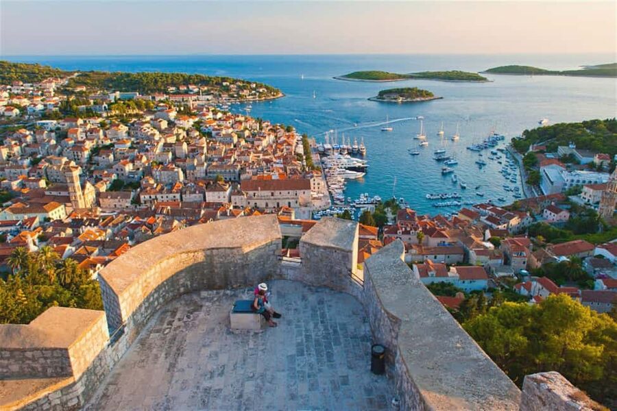 Makarska: 5-Islands Tour, Blue Cave, Vis, Hvar & Brač - Komiža gives you a short taste of Vis