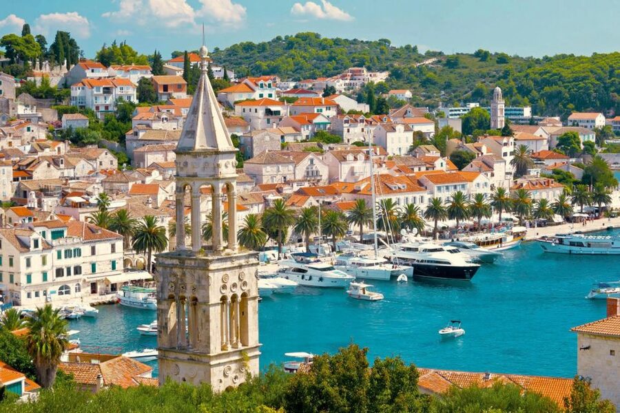 Makarska: 5-Islands Tour, Blue Cave, Vis, Hvar & Brač - Stiniva Cove is a photo stop, not a beach afternoon