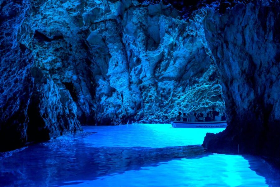 Makarska: 5-Islands Tour, Blue Cave, Vis, Hvar & Brač - Starting on the Makarska waterfront