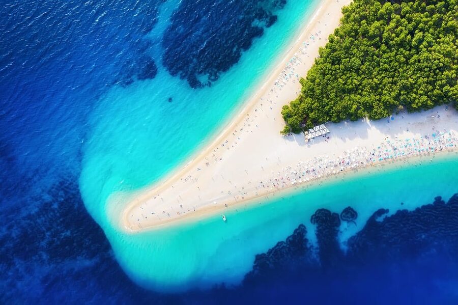 Makarska: Golden Horn, Bol, Hvar & Paklinski Islands Tour - Zlatni Rat and the famous changing shoreline