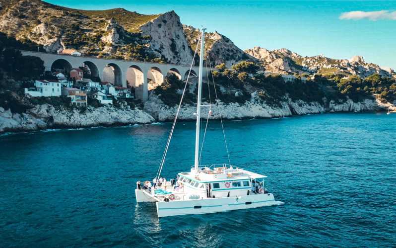 Marseille: Frioul Archipelago Catamaran Cruise with Lunch - Finding the Feng Shui near the Mucem