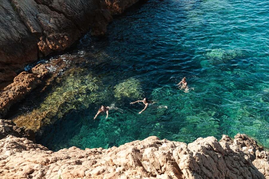 Marseille: Frioul Islands Boat Tour with Swim Stop - What the two-hour timing really gives you