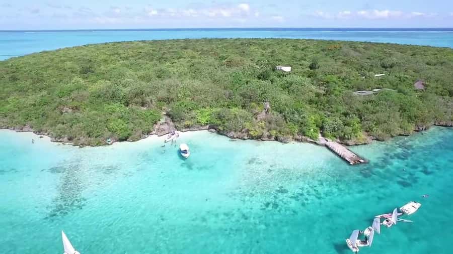Mauritius: 5 East Coast Islands Tour with Snorkeling & Lunch - Ile aux Cerfs, the lively first stop