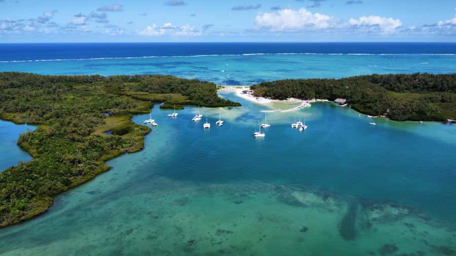 Mauritius 5 Islands Hopping Tours - PRIVATE BOAT - A private start from Trou dEau Douce