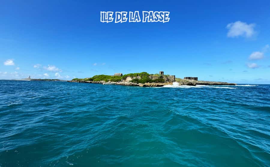 Mauritius: 5 Islands of the East Speedboat Tour with BBQ - Guides, group size, and the feel on board