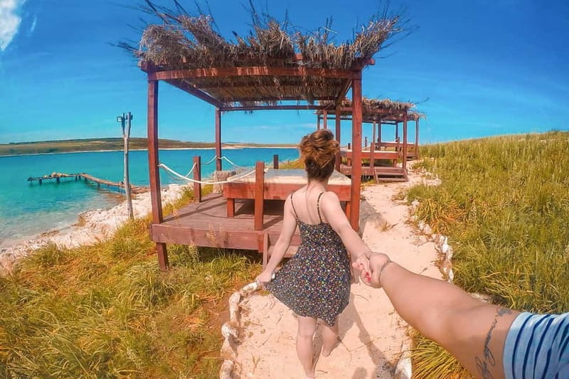 Medulin: Full-Day Boat Tour of the Archipelago w/ Lunch - Two hours on sandy Levan Island