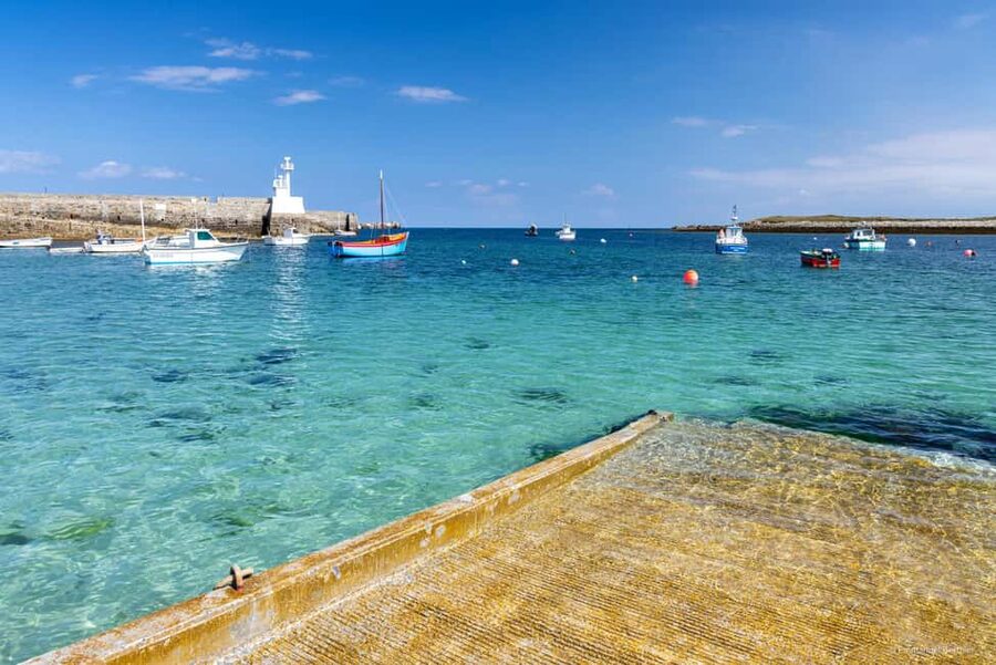 Molène Archipelago: Sea trips from Crozon. Seals, dolphins, - Lighthouses, forts, caves, and wild islets