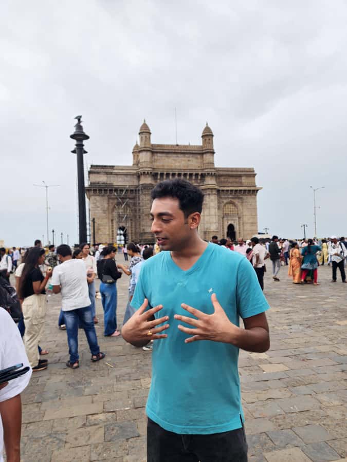 Mumbai: A Symphony of Seven Islands - Get Local in One Day - Marine Drive and the ride to CST