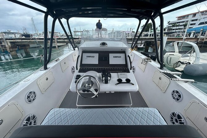 Nas: 3 islands Tour ,snorkel, Turtles, pigs and lunch - Who will enjoy this Nassau boat tour most