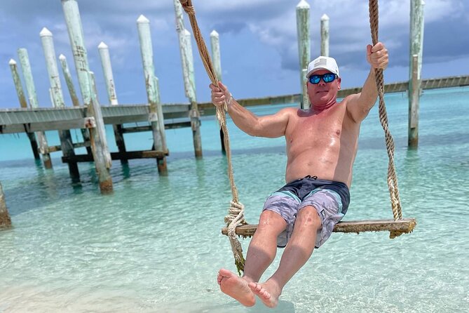Nassau: 3 islands Pigs,Turtles,Snorkel & Beach Club with lunch - Green Turtle Cay and the search for sea turtles