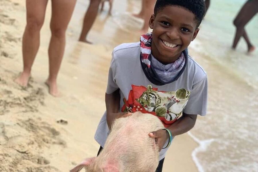 Nassau: Island Hopping Boat Trip with Lunch & Drinks - Pig Beach, the tour’s best bet
