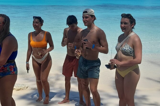Nassau, Private Swimming Pig, Island Hopping, Snorkeling, Turtles - The optional swimming pigs and the extra $25