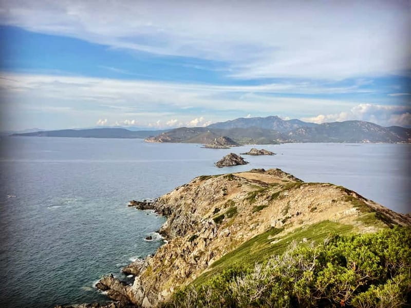 Near Ajaccio: Sanguinaires islands Boat Trip Sunset Drinks - Who should book this outing