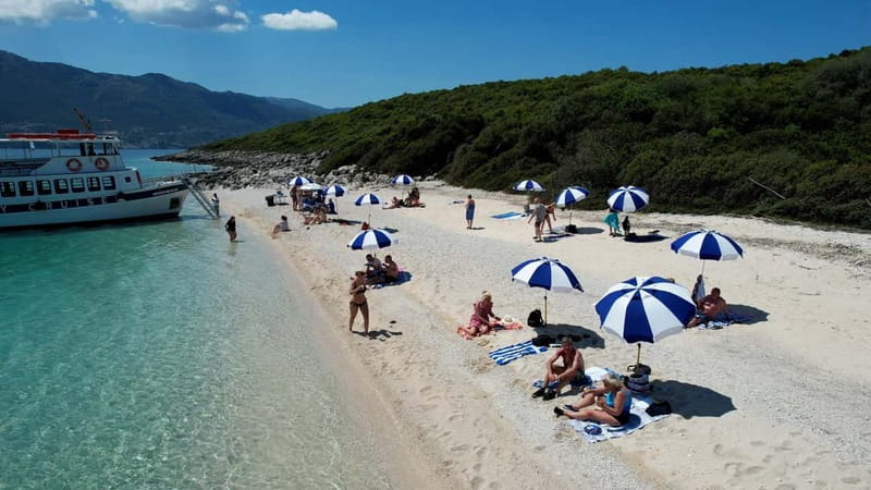 Nydri: Island Hopping Boat Cruise with Beach BBQ Lunch - Boat comfort, atmosphere, and group size