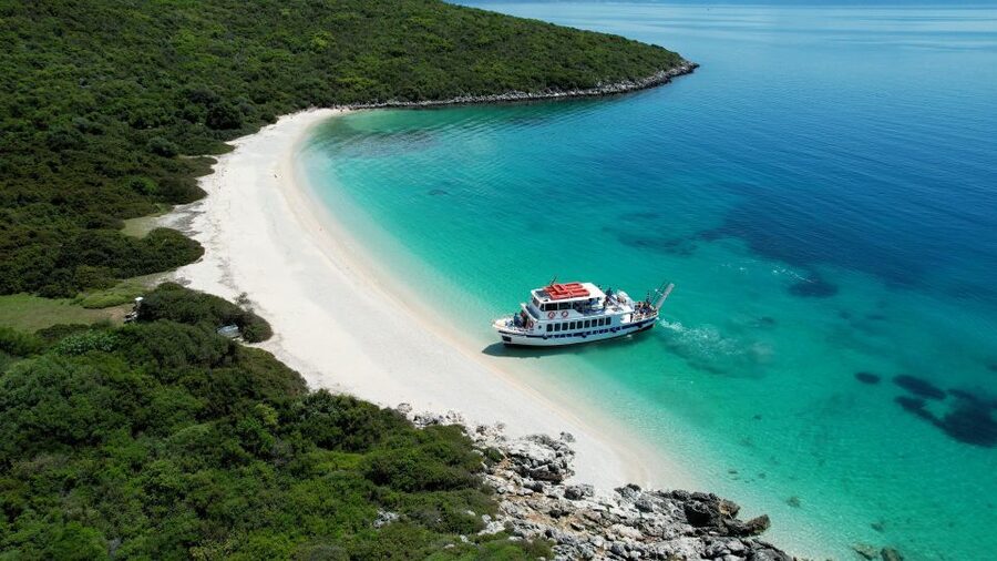 Nydri: Island Hopping Boat Cruise with Beach BBQ Lunch - What to bring and who will enjoy it