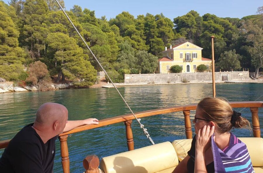 Nydri: Island-hopping Boat Cruise with Lunch and Drinks - Key points to know before booking