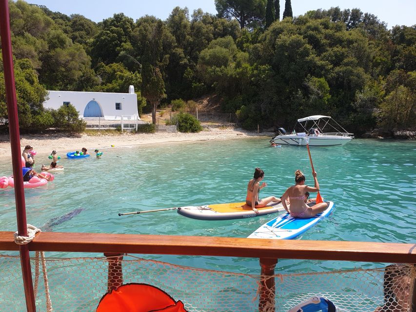 Nydri: Island-hopping Boat Cruise with Lunch and Drinks - Papanikolis Cave and the first look at the coast